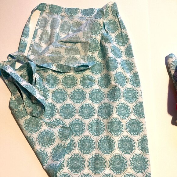 NWOT Handmade Waist Apron + Oven Mitts, Gloves + Pot Holder Kitchen Linens - Picture 2 of 7